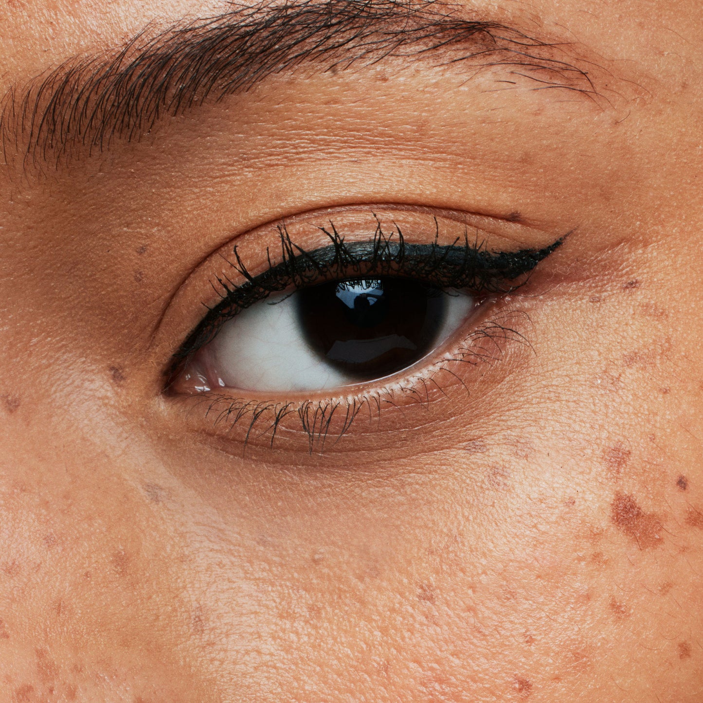 Enriching Liquid Eyeliner