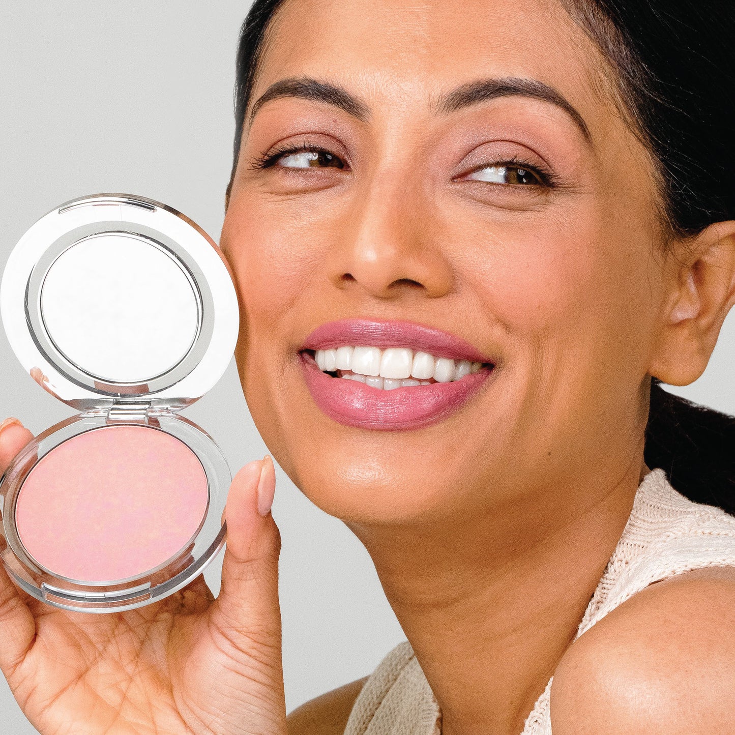 Blushing Act Skin Perfecting Powder