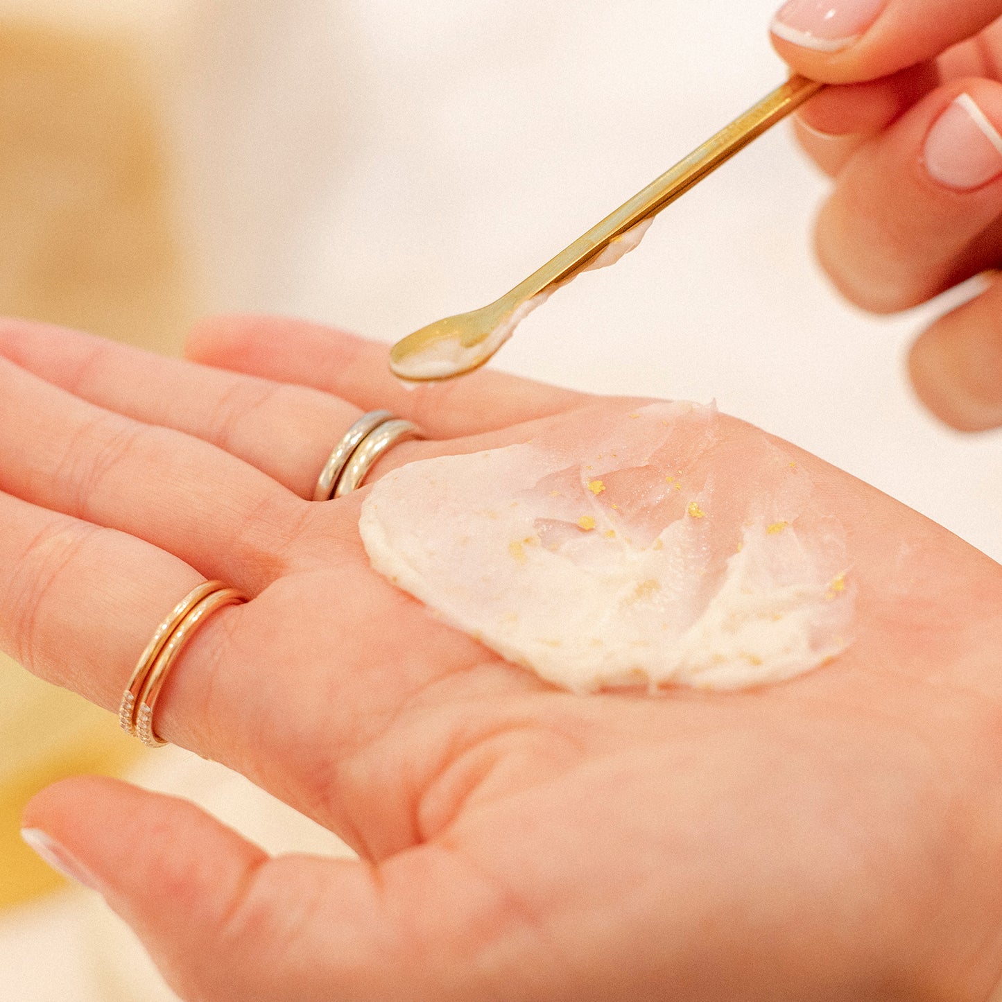 SublimeÂ GoldÂ Opulent Transforming Mask