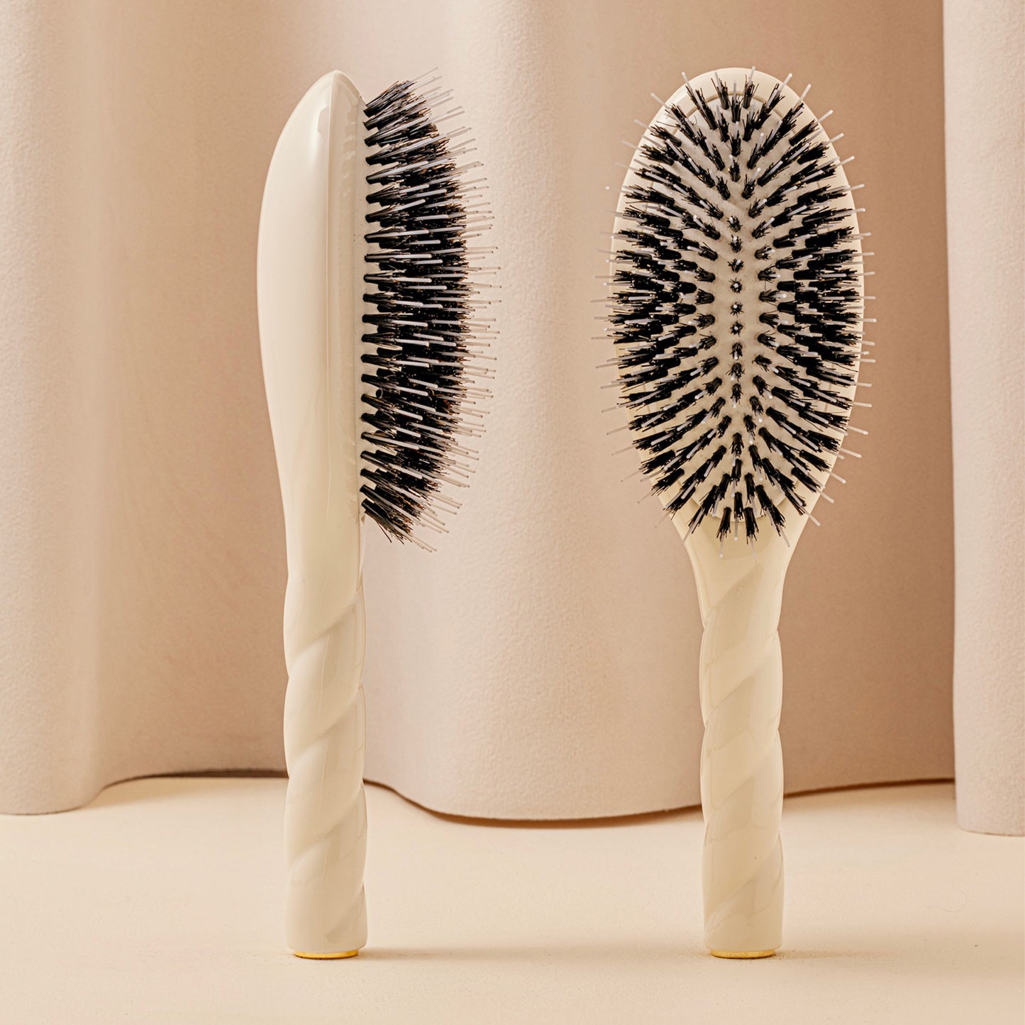 Large Brush N.02 The Care & Detangling HairBrush