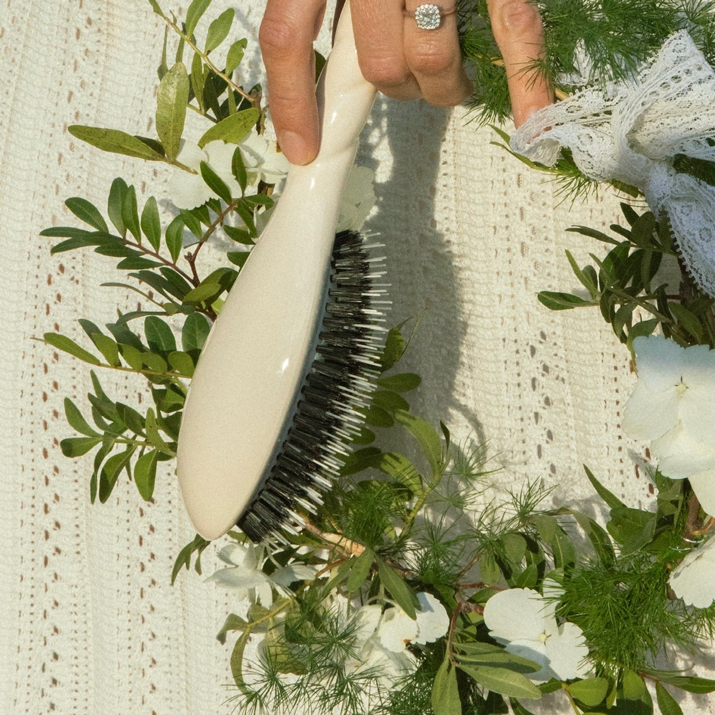 Large Brush N.02 The Care & Detangling HairBrush