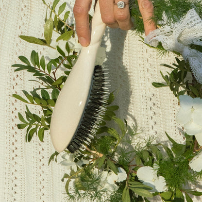 Large Brush N.02 The Care & Detangling HairBrush