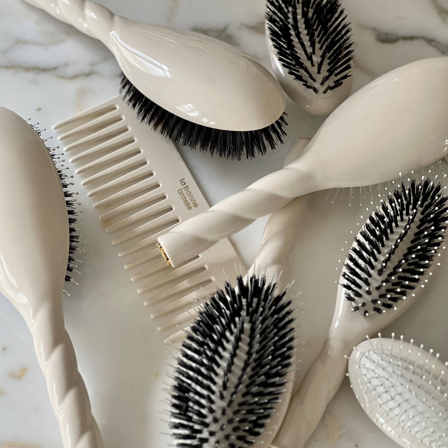 Large Brush N.03 The Gentle Scalp Care HairBrush