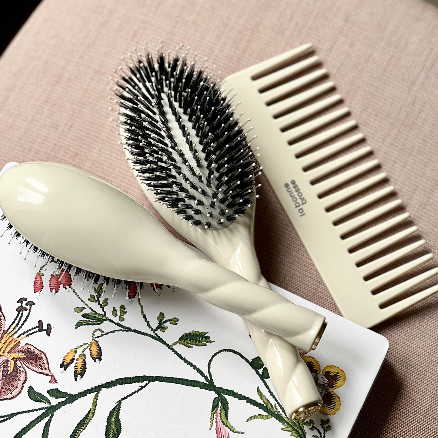 Large Brush N.03 The Gentle Scalp Care HairBrush