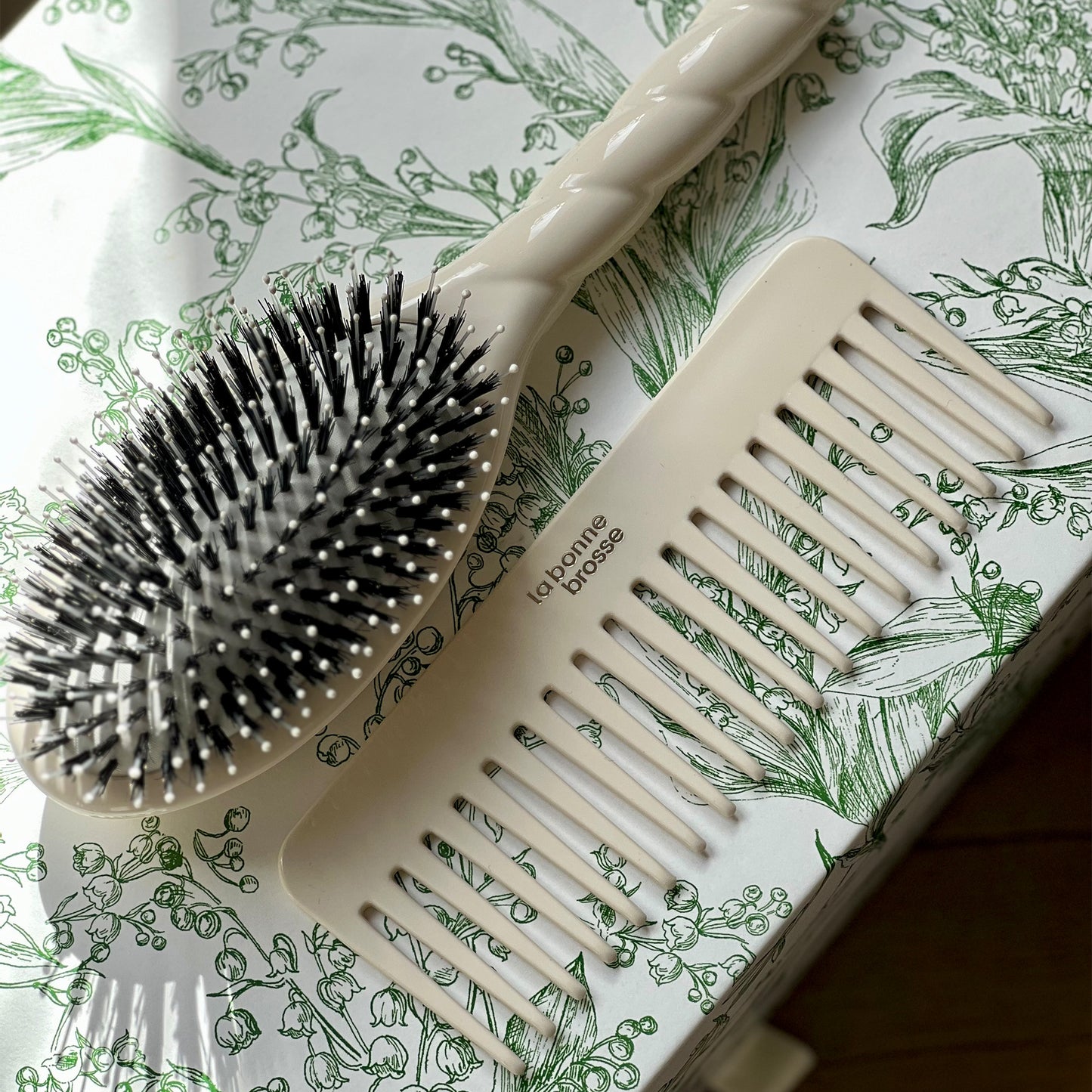 Large Brush N.03 The Gentle Scalp Care HairBrush