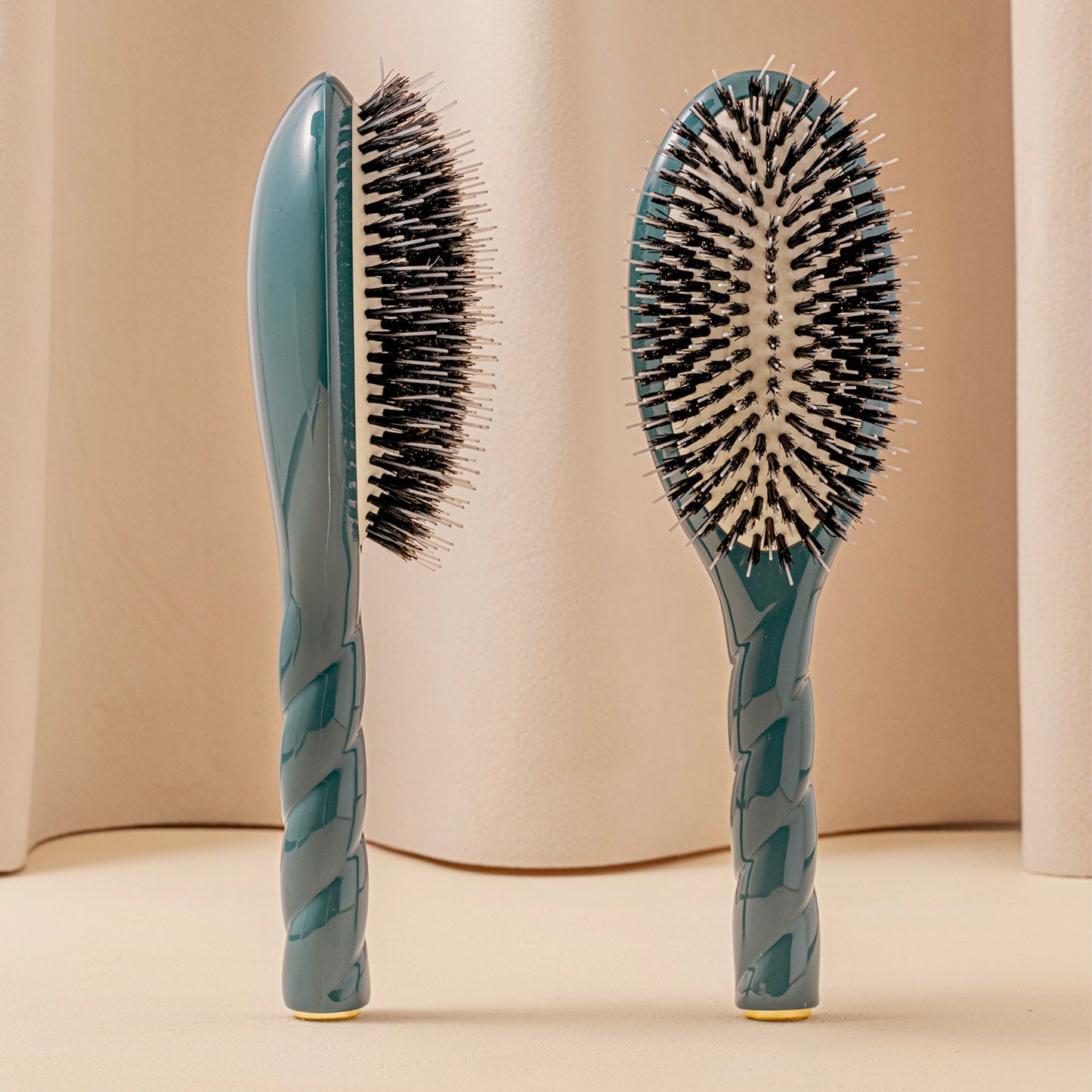 Large Brush N.02 The Care & Detangling HairBrush