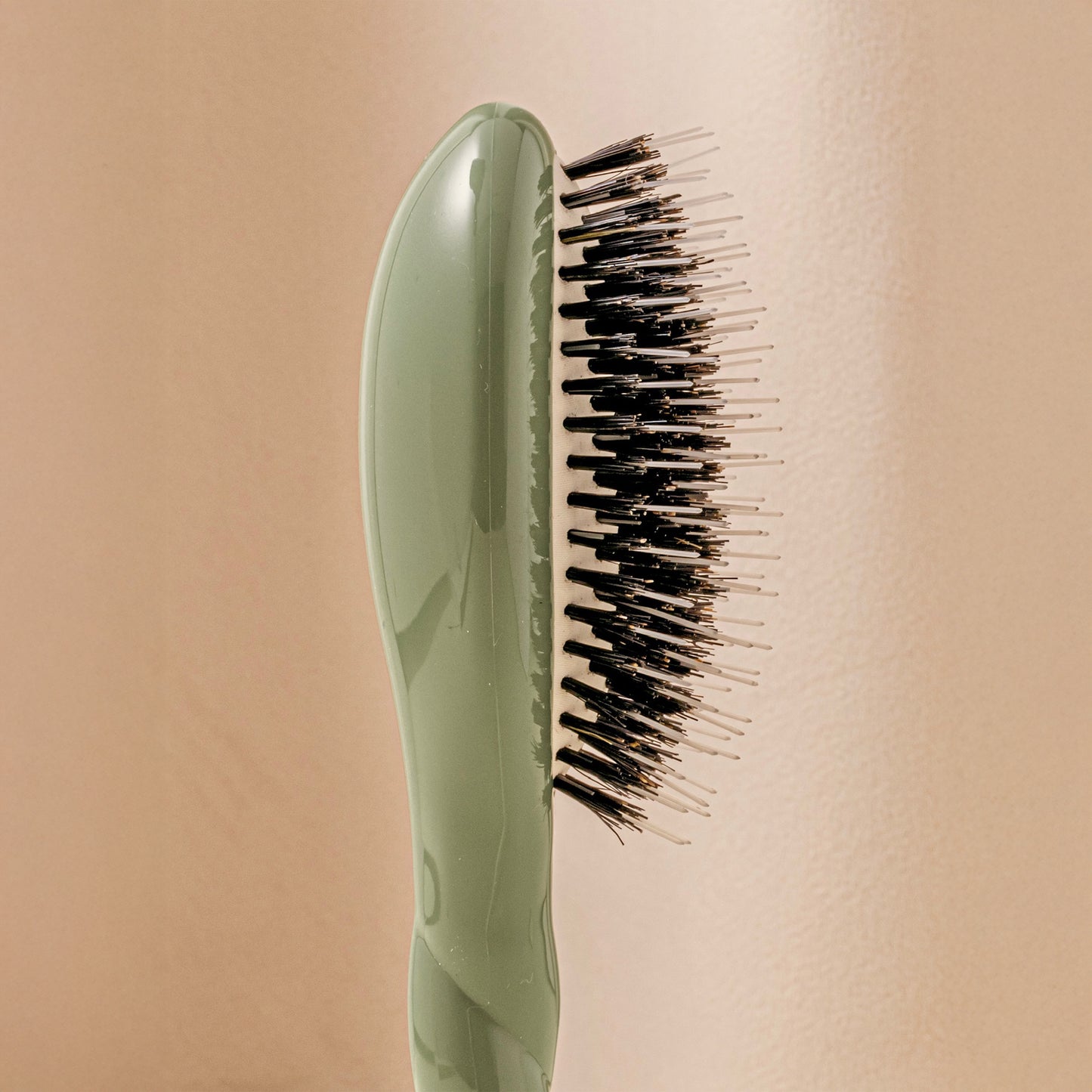 Small Brush N.02 The Small Care & Detangling HairBrush Almond Green