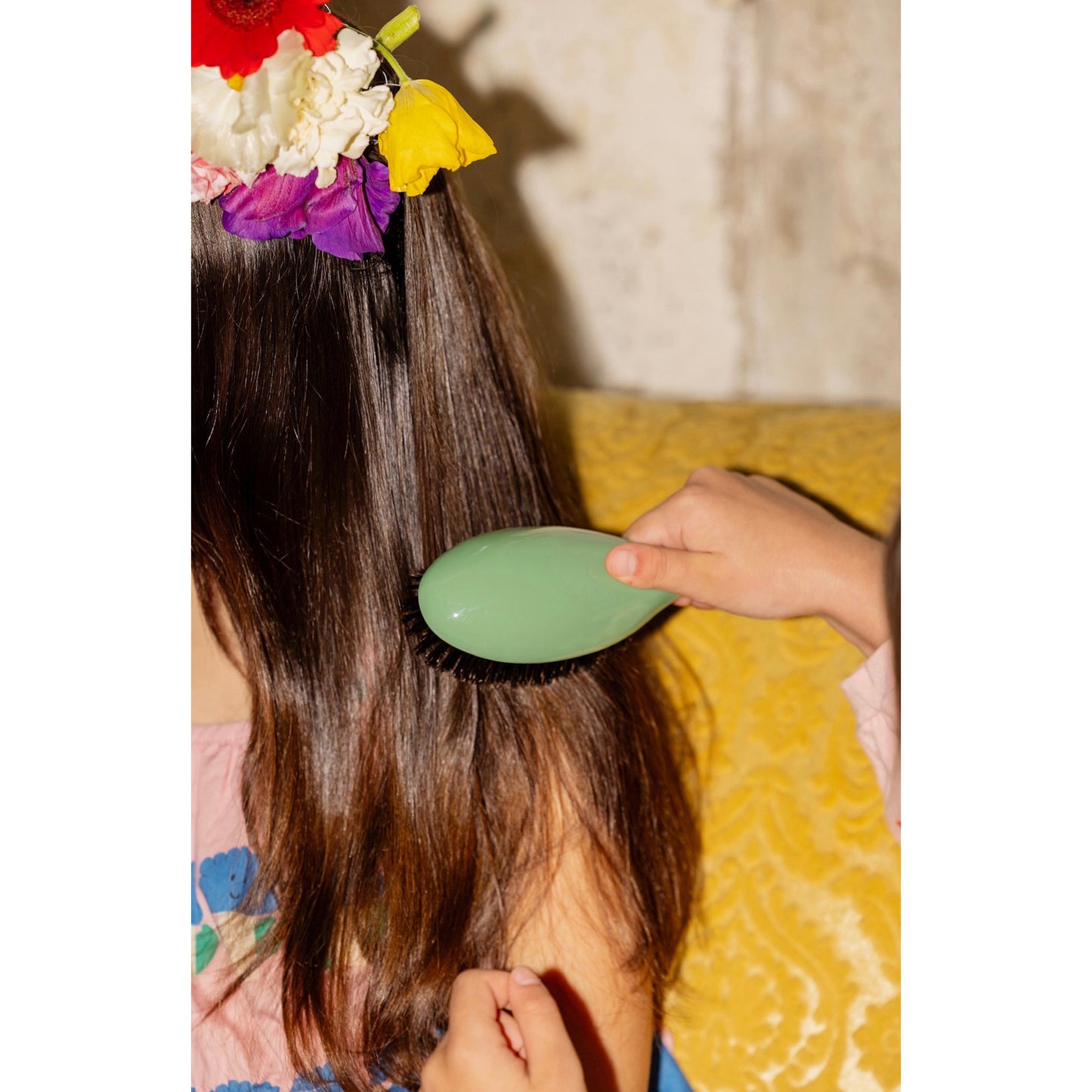 N.01 The Shine & Care Hairbrush The Universal Sage Green
