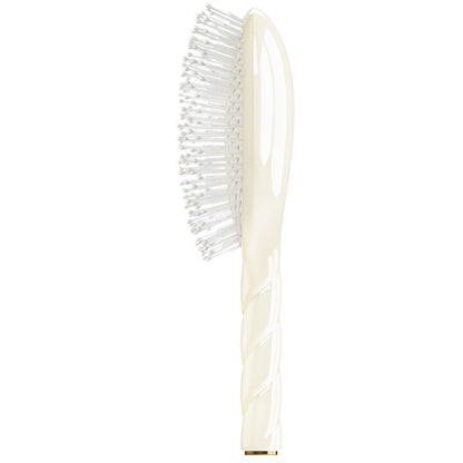 N.04 Large brush Creamy white